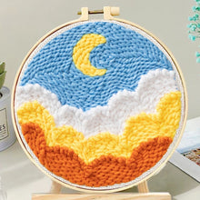 Carica l'immagine nel visualizzatore di Gallery, Punch Needle Sotto la luna