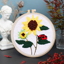 Carica l'immagine nel visualizzatore di Gallery, Punch Needle Kit Coccinella e girasoli