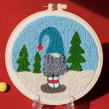 Carica l'immagine nel visualizzatore di Gallery, Punch Needle Elfo di Natale