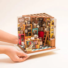 Carica l&#39;immagine nel visualizzatore di Gallery, Casa in miniatura 3D - Lo studio di Sam