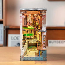 Carica l&#39;immagine nel visualizzatore di Gallery, Book Nook - Sakura Densya