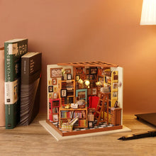 Carica l&#39;immagine nel visualizzatore di Gallery, Casa in miniatura 3D - Lo studio di Sam