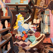 Carica l&#39;immagine nel visualizzatore di Gallery, Book Nook - Alice nel Paese delle Meraviglie