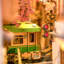 Carica l&#39;immagine nel visualizzatore di Gallery, Book Nook - Sakura Densya