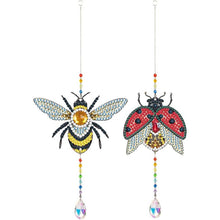 Carica l&#39;immagine nel visualizzatore di Gallery, Carillon in Cristallo Diamond Painting 5D Ape con Coccinella 2 Pezzi