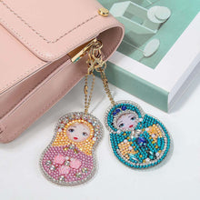 Carica l'immagine nel visualizzatore di Gallery, Portachiavi Diamond Painting 5D con Matrioska