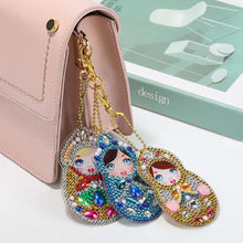 Carica l'immagine nel visualizzatore di Gallery, Portachiavi Diamond Painting 5D con Matrioska