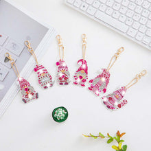 Carica l'immagine nel visualizzatore di Gallery, Portachiavi Diamond Painting 5D Gnome Rosa