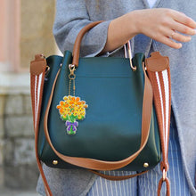 Carica l'immagine nel visualizzatore di Gallery, Portachiavi Diamond Painting 5D Bouquet di Fiori 5 Pezzi