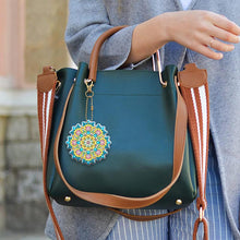 Carica l'immagine nel visualizzatore di Gallery, Portachiavi Diamond Painting 5D Mandala 8 Pezzi