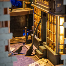 Carica l&#39;immagine nel visualizzatore di Gallery, Book Nook - Casa Magica
