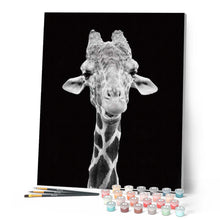 Carica l'immagine nel visualizzatore di Gallery, Dipingere con i numeri - Giraffa Ritratto In Bianco E Nero Figured'Art