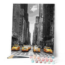 Carica l'immagine nel visualizzatore di Gallery, Dipingere con i numeri - Città Moderna E Taxi Gialli Figured'Art
