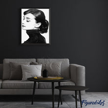 Carica l'immagine nel visualizzatore di Gallery, Dipingere con i numeri - Donna in nero
