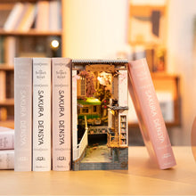 Carica l&#39;immagine nel visualizzatore di Gallery, Book Nook - Sakura Densya