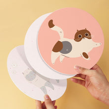 Carica l'immagine nel visualizzatore di Gallery, Mini Set Dipingere con i Numeri - Dischi di Ø20cm (6 pezzi) - Gatti Curiosi 2