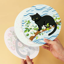 Carica l'immagine nel visualizzatore di Gallery, Mini Set Dipingere con i Numeri - Dischi di Ø20cm (6 pezzi) - Gatto Nero tra i Fiori