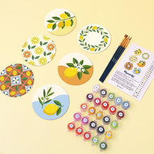 Carica l'immagine nel visualizzatore di Gallery, Set di 6 Sottobicchieri da Dipingere con i numeri (10cm diametro) - Il giardino dei limoni