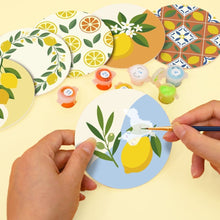 Carica l'immagine nel visualizzatore di Gallery, Set di 6 Sottobicchieri da Dipingere con i numeri (10cm diametro) - Il giardino dei limoni