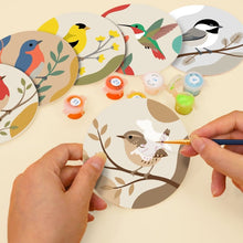 Carica l'immagine nel visualizzatore di Gallery, Set di 6 Sottobicchieri da Dipingere con i numeri (10cm diametro) - Canti del Bosco