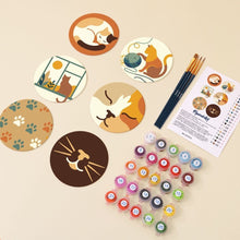 Carica l'immagine nel visualizzatore di Gallery, Set di 6 Sottobicchieri da Dipingere con i numeri (10cm diametro) - Vita da gatto