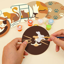 Carica l'immagine nel visualizzatore di Gallery, Set di 6 Sottobicchieri da Dipingere con i numeri (10cm diametro) - Vita da gatto