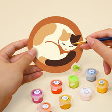 Carica l'immagine nel visualizzatore di Gallery, Set di 6 Sottobicchieri da Dipingere con i numeri (10cm diametro) - Vita da gatto