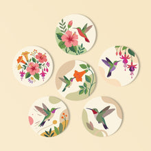 Carica l'immagine nel visualizzatore di Gallery, Set di 6 Sottobicchieri da Dipingere con i numeri (10cm diametro) - Danza dei Colibrì Figured'Art