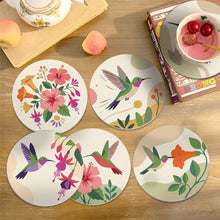 Carica l'immagine nel visualizzatore di Gallery, Set di 6 Sottobicchieri da Dipingere con i numeri (10cm diametro) - Danza dei Colibrì