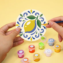 Carica l'immagine nel visualizzatore di Gallery, Set di 6 Sottobicchieri da Dipingere con i numeri (10cm diametro) - Motivi Mediterranei