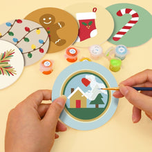 Carica l'immagine nel visualizzatore di Gallery, Set di 6 Sottobicchieri da Dipingere con i numeri (10cm diametro) - Magia di Natale