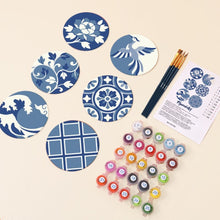 Carica l'immagine nel visualizzatore di Gallery, Set di 6 Sottobicchieri da Dipingere con i numeri (10cm diametro) - Blu mediterraneo