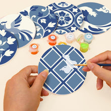 Carica l'immagine nel visualizzatore di Gallery, Set di 6 Sottobicchieri da Dipingere con i numeri (10cm diametro) - Blu mediterraneo