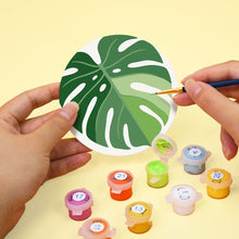 Carica l'immagine nel visualizzatore di Gallery, Set di 6 Sottobicchieri da Dipingere con i numeri (10cm diametro) - Oasi verde