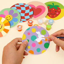 Carica l'immagine nel visualizzatore di Gallery, Set di 6 Sottobicchieri da Dipingere con i numeri (10cm diametro) - Icone pop felici