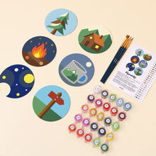 Carica l'immagine nel visualizzatore di Gallery, Set di 6 Sottobicchieri da Dipingere con i numeri (10cm diametro) - Notti in campeggio