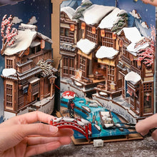 Carica l'immagine nel visualizzatore di Gallery, Book Nook - Sussurro di neve a Kyoto