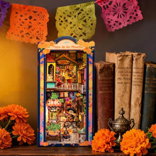 Carica l'immagine nel visualizzatore di Gallery, Book Nook - Plaza de los Muertos