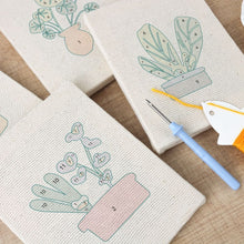 Carica l'immagine nel visualizzatore di Gallery, Punch Needle Kit (4 pezzi) con cornici - Atmosfera Botanica