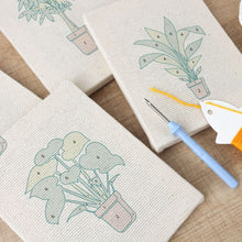 Carica l'immagine nel visualizzatore di Gallery, Punch Needle Kit (4 pezzi) con cornici - Giungla Urbana 2