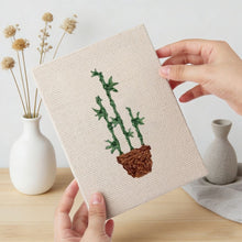 Carica l'immagine nel visualizzatore di Gallery, Punch Needle Kit (4 pezzi) con cornici - Giungla Urbana 3
