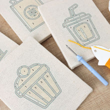 Carica l'immagine nel visualizzatore di Gallery, Punch Needle Kit (4 pezzi) con cornici - Snack Quotidiani