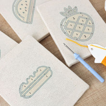 Carica l'immagine nel visualizzatore di Gallery, Punch Needle Kit (4 pezzi) con cornici - Mix Snack Tropicali