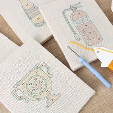 Carica l'immagine nel visualizzatore di Gallery, Punch Needle Kit (4 pezzi) con cornici - Spirito del Campione