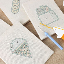 Carica l'immagine nel visualizzatore di Gallery, Punch Needle Kit (4 pezzi) con cornici - Dolci Momenti