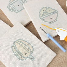Carica l'immagine nel visualizzatore di Gallery, Punch Needle Kit (4 pezzi) con cornici - Mini icone di cibo