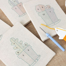 Carica l'immagine nel visualizzatore di Gallery, Punch Needle Kit (4 pezzi) con cornici - Piccoli Vasi di Succulente 1