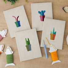 Carica l'immagine nel visualizzatore di Gallery, Punch Needle Kit (4 pezzi) con cornici - Piccoli Vasi di Succulente 2