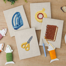 Carica l'immagine nel visualizzatore di Gallery, Punch Needle Kit (4 pezzi) con cornici - Essenziali da Scrivania 2