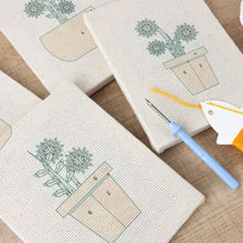 Carica l'immagine nel visualizzatore di Gallery, Punch Needle Kit (4 pezzi) con cornici - Vasi Fioriti